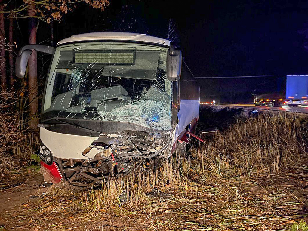 Lätis oli kole bussiavarii: 2 surnud, 17 vigastatud